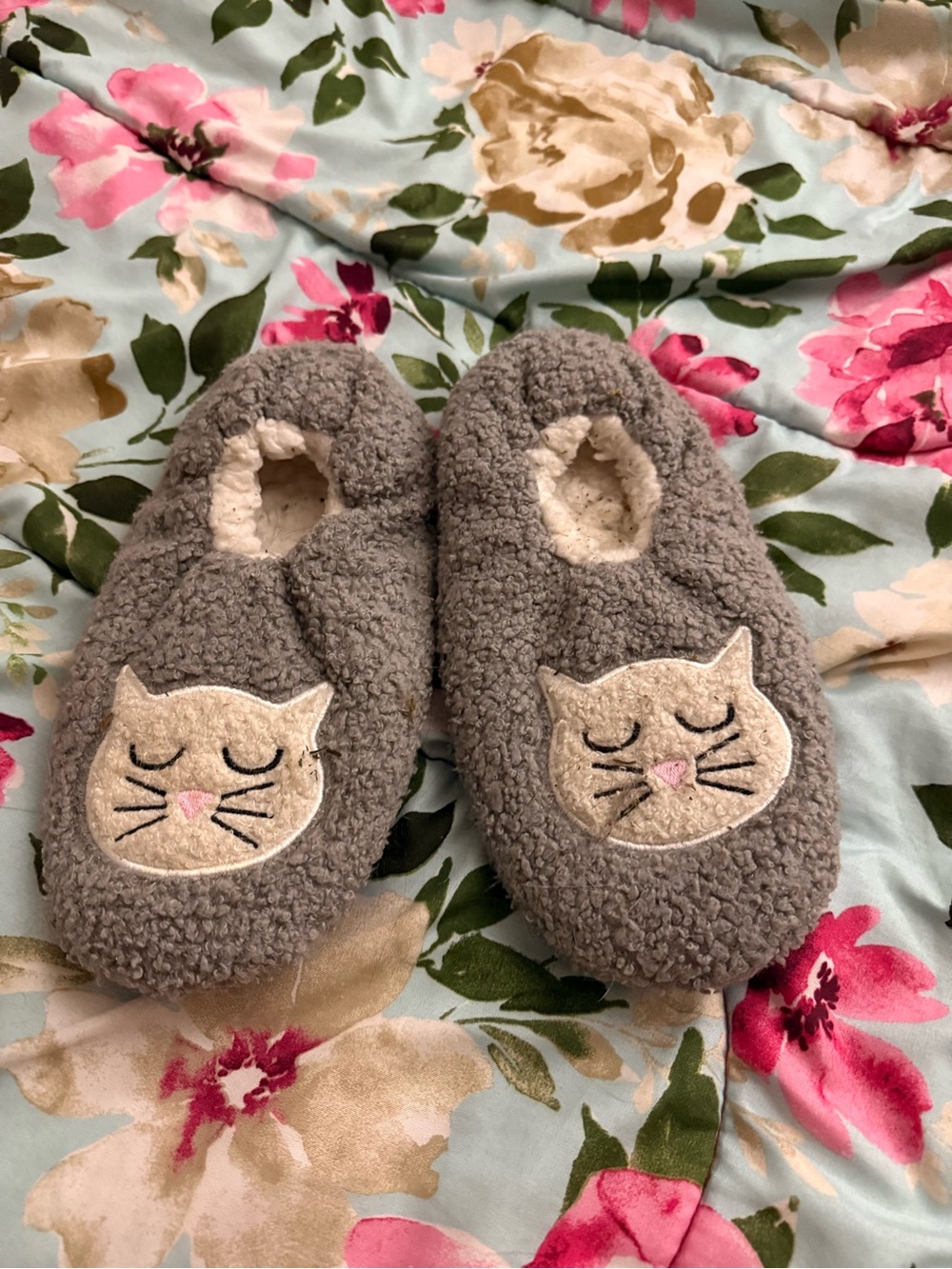 Source Unknown Gray Cat Sherpa Slippers for Women